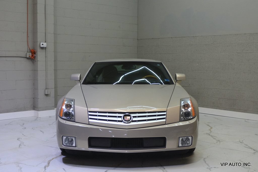 Used 2006 Cadillac XLR RWD image 23
