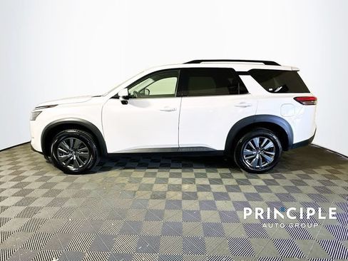 Used 2024 Nissan Pathfinder SV FWD image 6