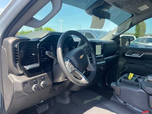 Used 2025 Chevrolet Silverado 1500 LT AWD/4WD image 8