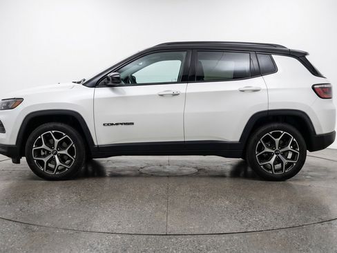Used 2025 Jeep Compass Limited image 5