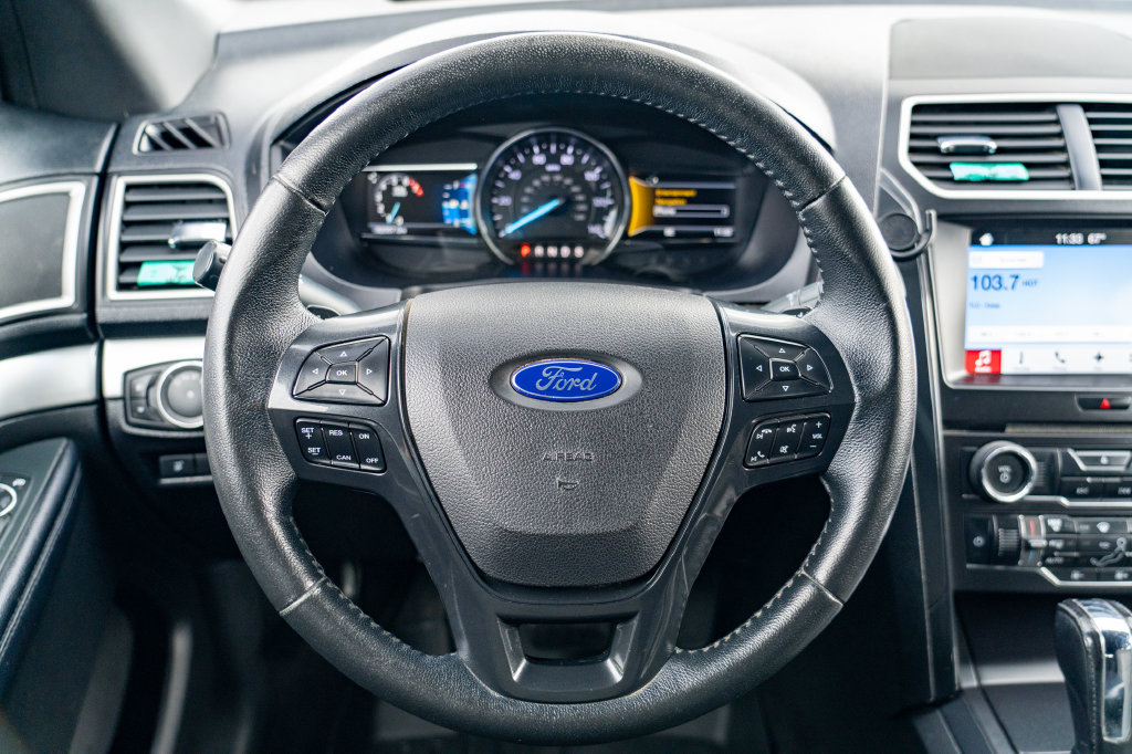 Used 2017 Ford Explorer XLT w/ Equipment Group 201A FWD image 17