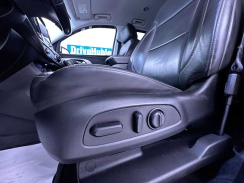 Used 2020 Chevrolet Traverse RS FWD image 13