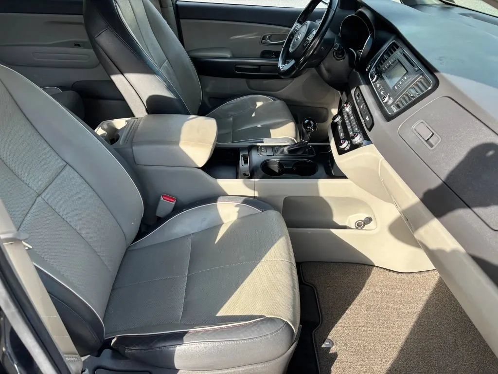 Used 2016 Kia Sedona LX w/ LX Essentials Premium Package FWD image 18