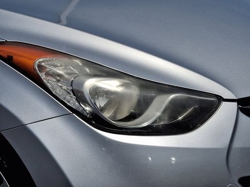 Used 2013 Hyundai Elantra Limited FWD image 9