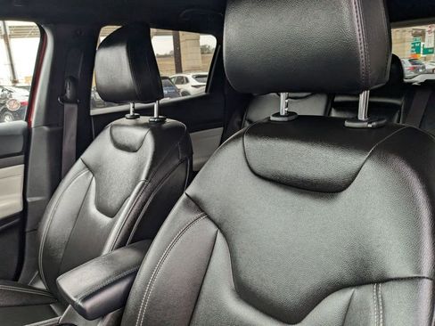 Used 2025 Jeep Compass Limited image 13