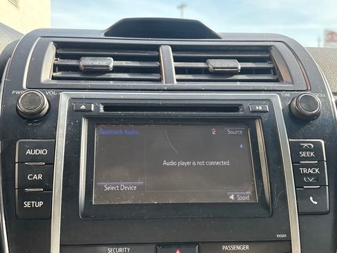 Used 2014 Toyota Camry LE image 12