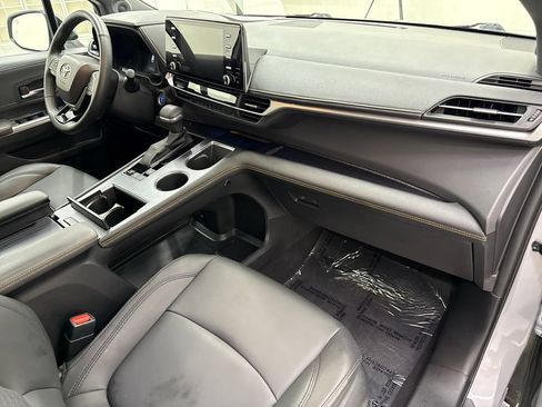 Used 2022 Toyota Sienna XLE Woodland Edition AWD/4WD image 24