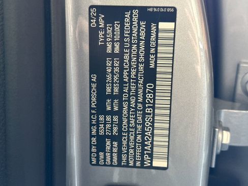 Certified 2025 Porsche Macan image 35