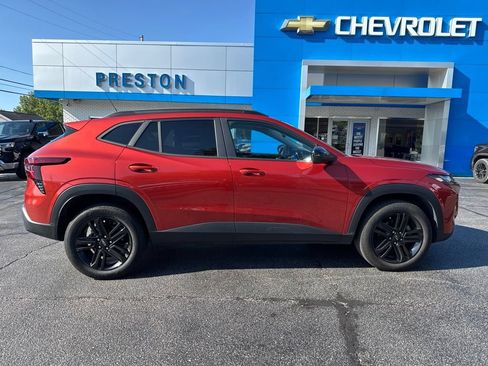 Used 2024 Chevrolet Trax ACTIV w/ Sunroof Package FWD image 1