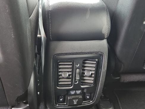 Used 2021 Jeep Grand Cherokee Overland AWD/4WD image 22