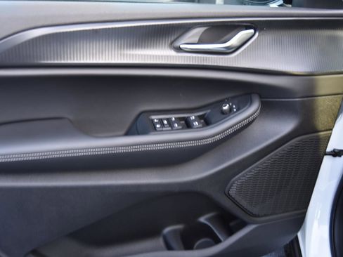 New 2025 Jeep Grand Cherokee L Altitude image 10