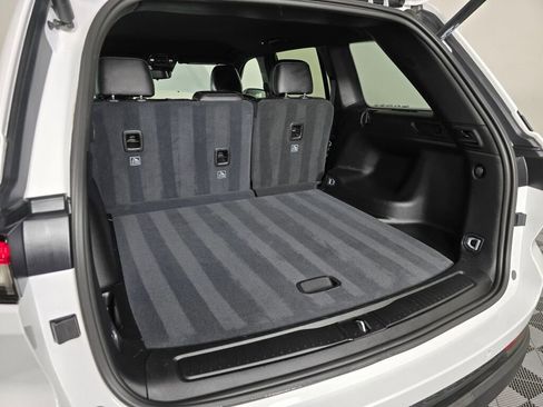 Used 2023 Jeep Grand Cherokee Altitude image 14