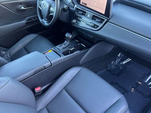 Used 2025 Lexus ES 300h w/ Premium Package image 14