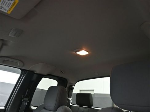 Used 2023 Nissan Frontier S image 2