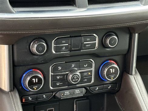 Used 2022 Chevrolet Suburban LT w/ LT Signature Package image 24