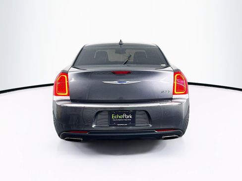 Used 2018 Chrysler 300 Touring L image 7