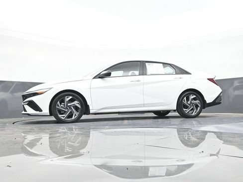 Used 2025 Hyundai Elantra Sport FWD image 58