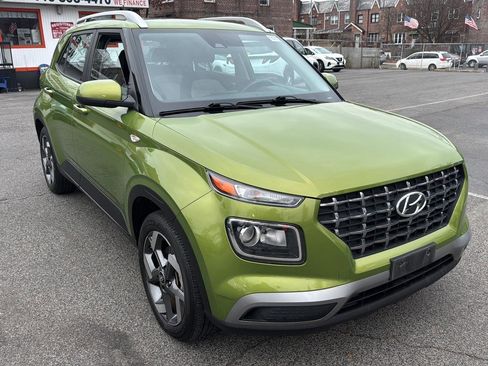Used 2023 Hyundai Venue SEL w/ Cargo Package image 12