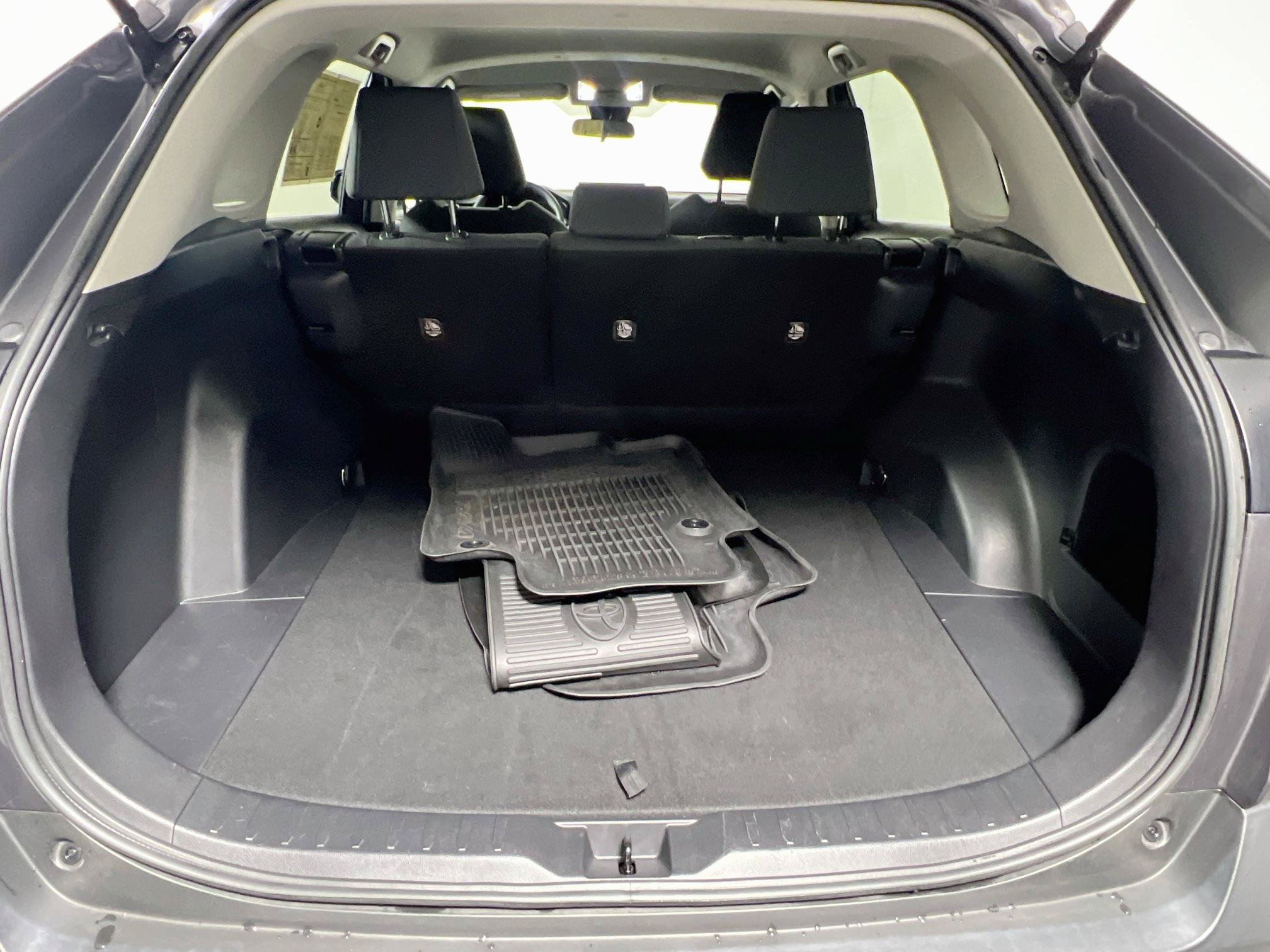 Used 2022 Toyota RAV4 LE FWD image 33