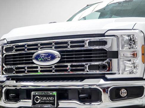 Used 2025 Ford F250 XLT AWD/4WD image 2