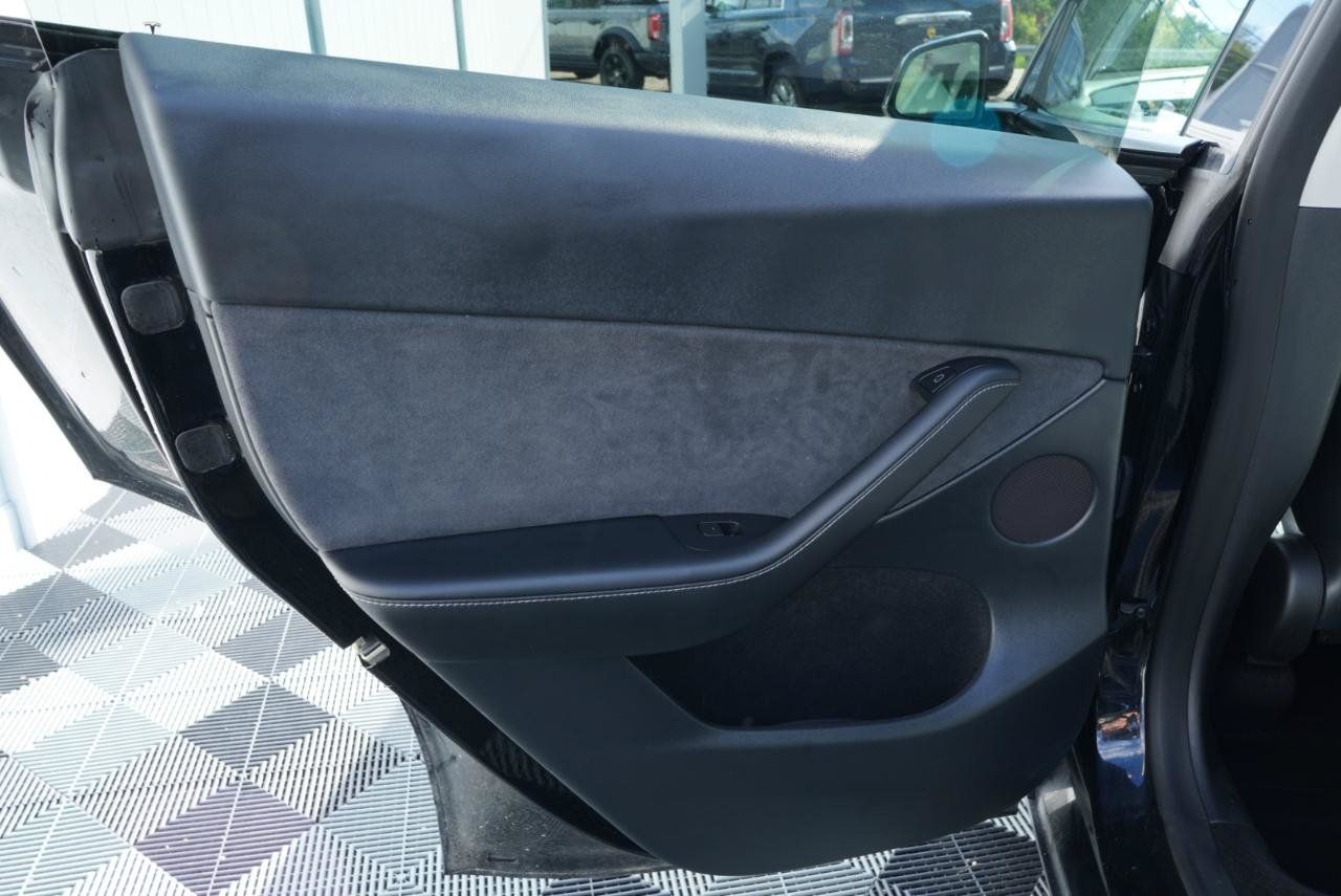 Used 2023 Tesla Model Y Performance AWD/4WD image 36