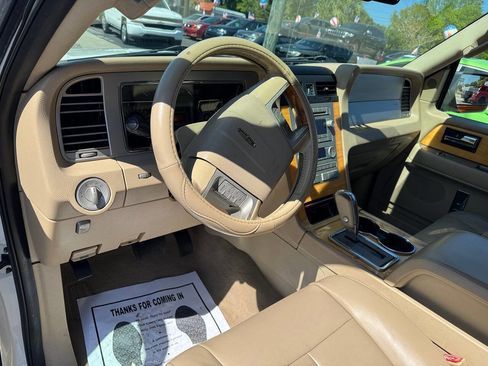 Used 2007 Lincoln Navigator Luxury 4dr SUV image 11