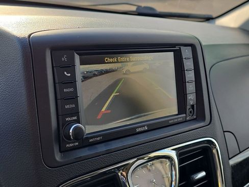 Used 2013 Chrysler Town & Country Touring image 23