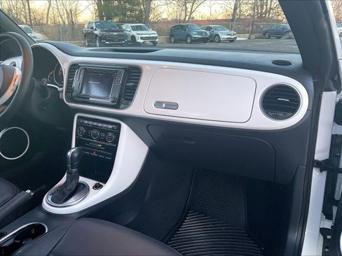 Used 2019 Volkswagen Beetle 2.0T SE image 13