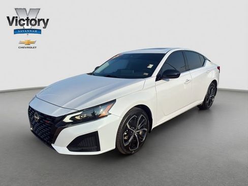 Used 2024 Nissan Altima 2.5 SR w/ SR Premium Package AWD/4WD image 3