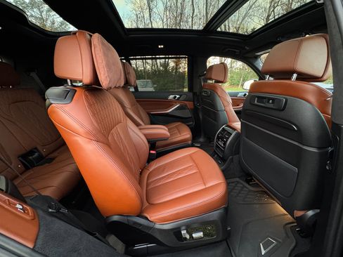 Used 2022 BMW X7 M50i image 51