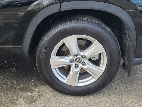 Used 2024 Toyota Highlander LE image 31