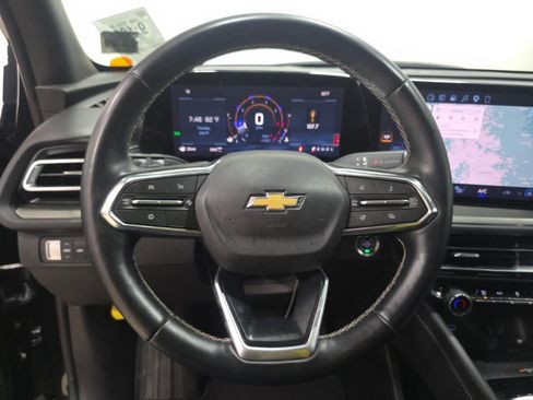 Used 2025 Chevrolet Traverse LT AWD/4WD image 8