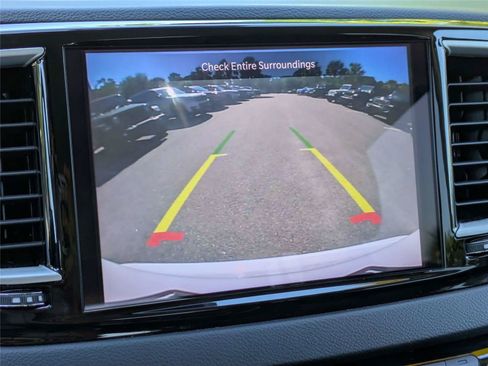 Used 2023 Chrysler Pacifica Touring-L FWD image 22
