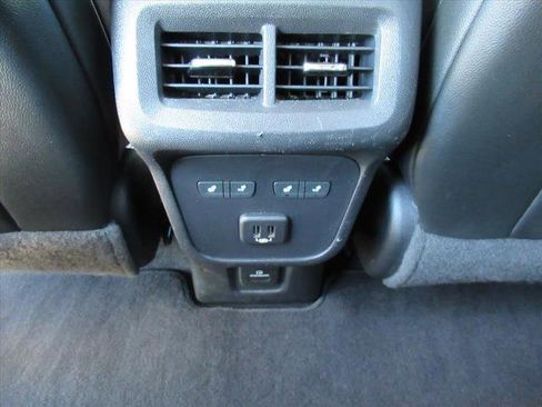 Used 2020 Chevrolet Equinox Premier image 32