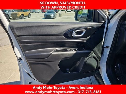 Used 2022 Jeep Compass Latitude w/ Convenience Group FWD image 11