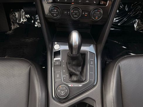 Used 2018 Volkswagen Tiguan SEL image 25
