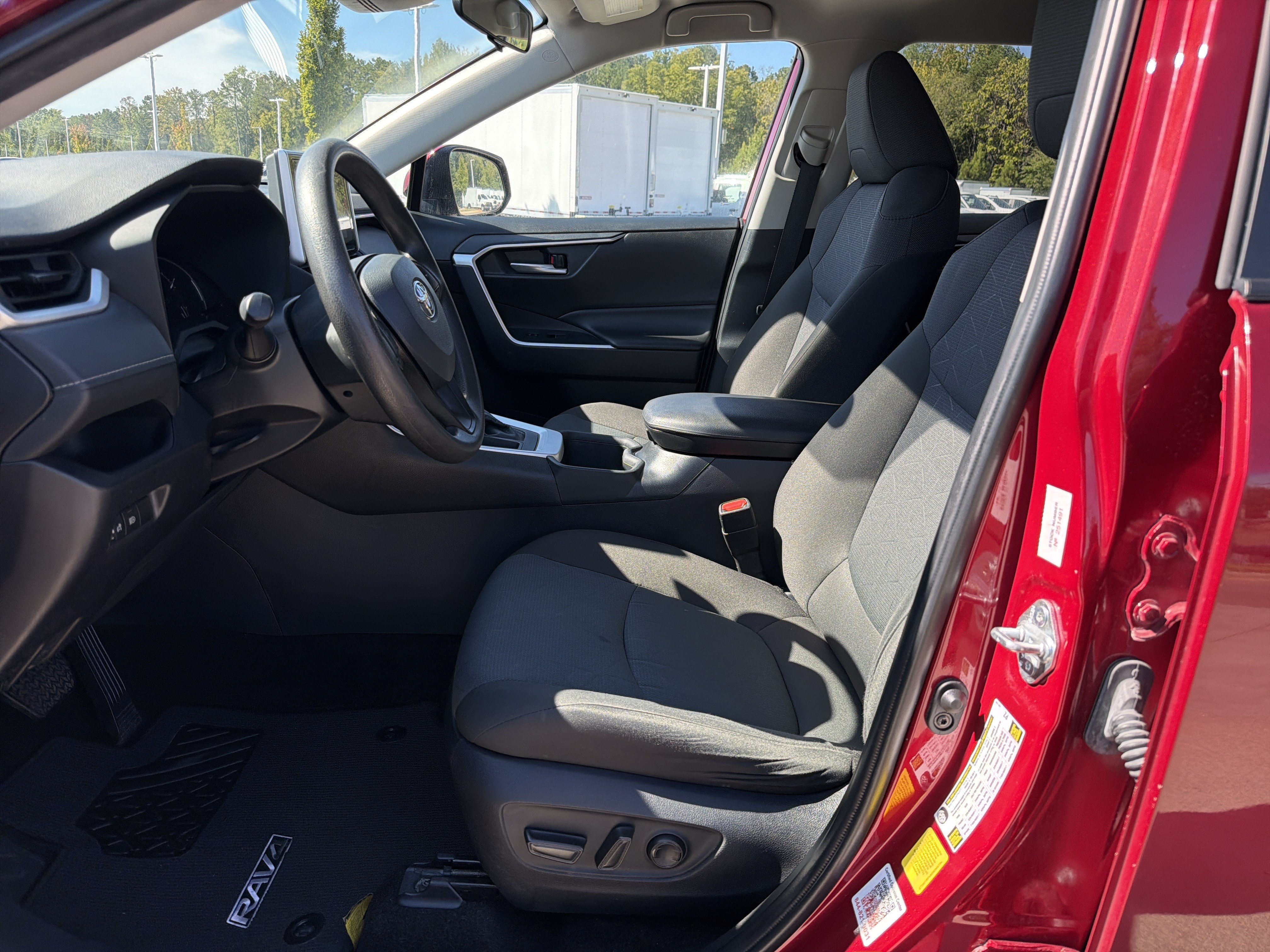 Used 2025 Toyota RAV4 XLE FWD image 18