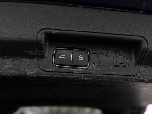 Used 2020 Ford Explorer XLT w/ Equipment Group 202A image 10