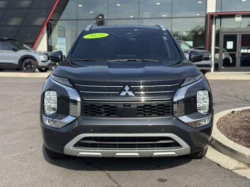 Used 2025 Mitsubishi Outlander image 6