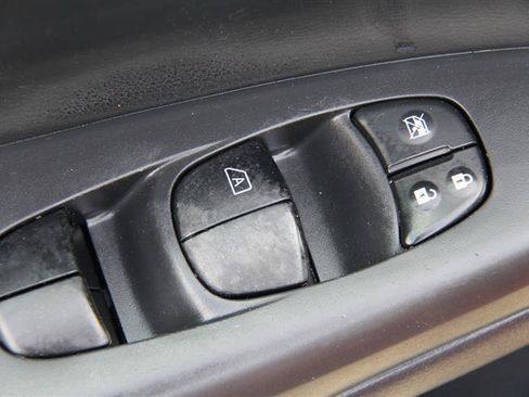 Used 2018 Nissan Sentra SR w/ Premium Package (P02) FWD image 16