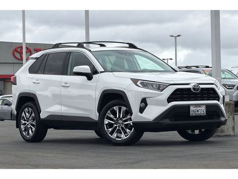 Used 2020 Toyota RAV4 XLE Premium AWD/4WD image 2