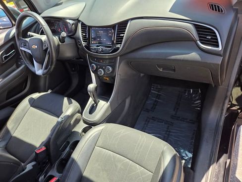Certified 2020 Chevrolet Trax LT w/ LT Convenience Package AWD/4WD image 16