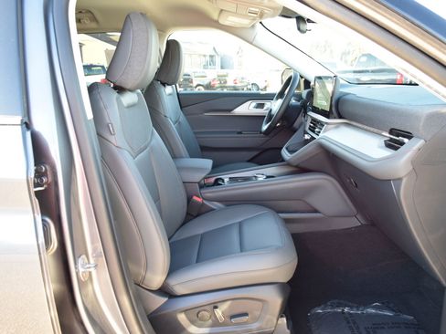 New 2026 Ford Explorer Active w/ Active Comfort Package image 25