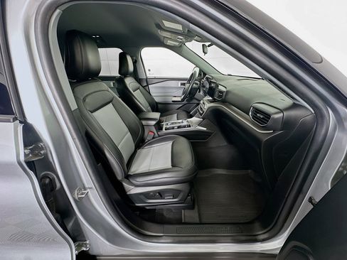 Used 2022 Ford Explorer XLT w/ Equipment Group 202A image 32