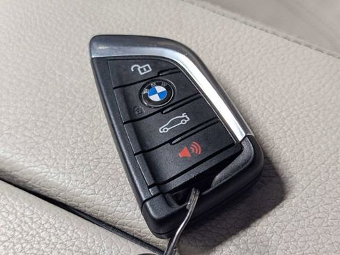Used 2021 BMW 530i w/ Premium Package image 25