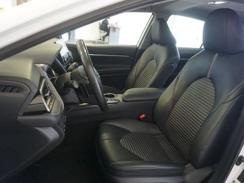 Used 2024 Toyota Camry SE FWD image 16