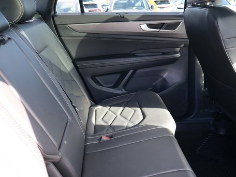 Used 2024 Volkswagen Atlas Cross Sport SE w/ Panoramic Sunroof Package image 14