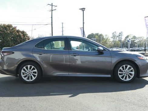 Used 2024 Toyota Camry LE image 4