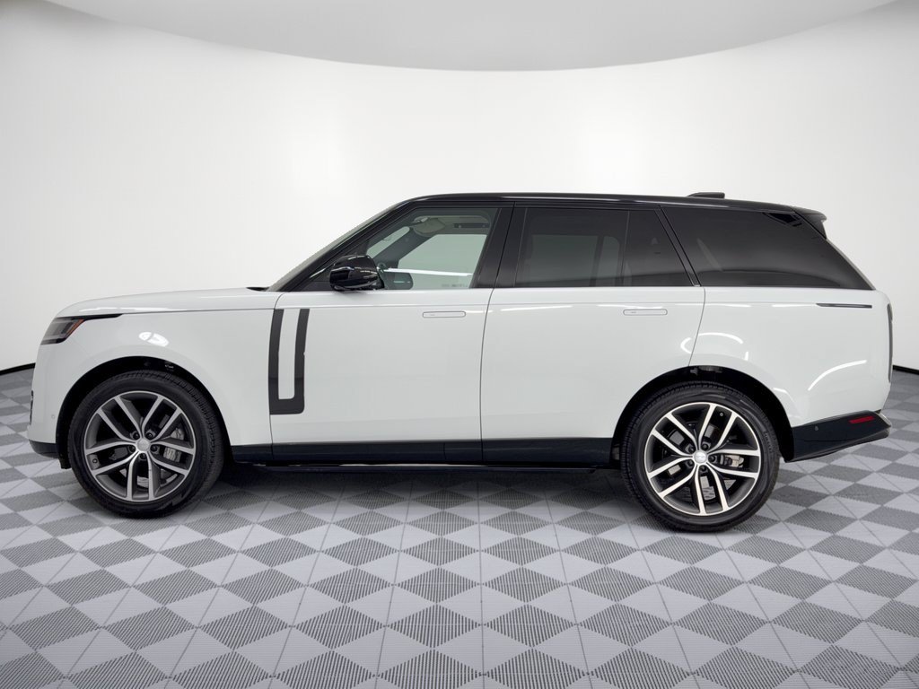 Used 2025 Land Rover Range Rover SE AWD/4WD image 2