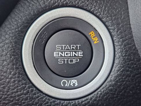Used 2025 RAM 1500 Laramie AWD/4WD image 20